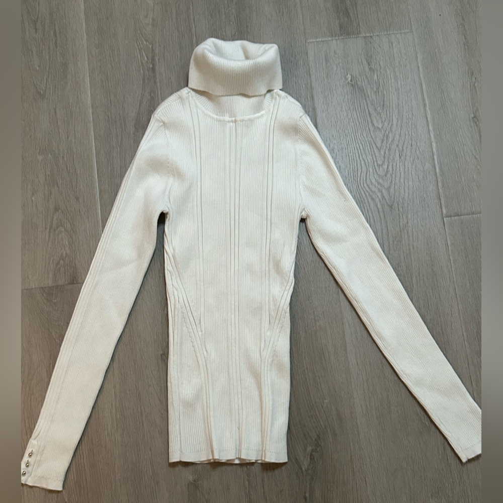 White House Black Market Off white Turtleneck size XS